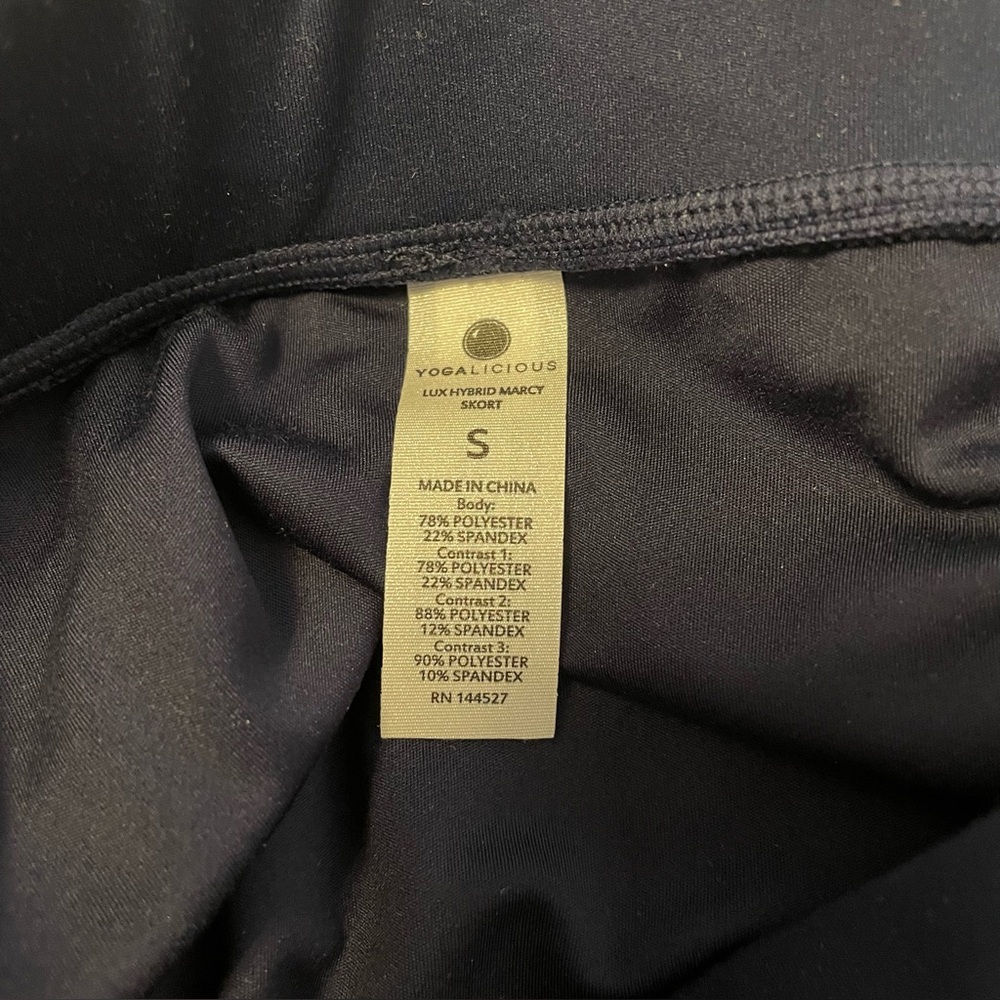 Yogalicious Hybrid Skort, Navy with White Piping, Small, NWT - Picture 3 of 4